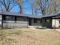 9416 Woodford Dr in Little Rock, AR - Building Photo - Building Photo