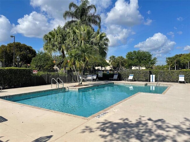3350 Pinewalk Dr N, Unit 1413 in Margate, FL - Building Photo - Building Photo