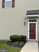 702 Van Gogh Ct in Williamstown, NJ - Building Photo