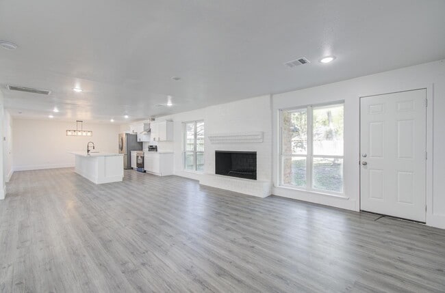 property at 595 River Plantation Dr