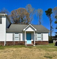981 W Pueblo Dr in Jacksonville, NC - Building Photo