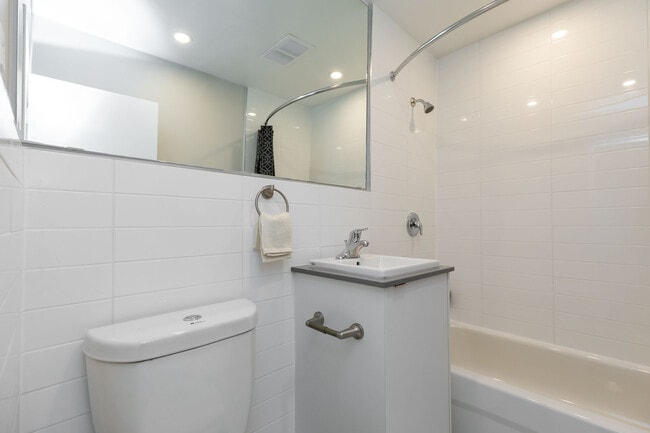 The Devon in Toronto, ON - Building Photo - Building Photo