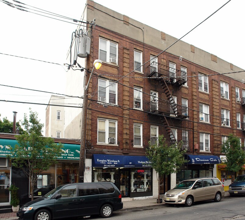 5806 Hudson Ave in West New York, NJ - Building Photo