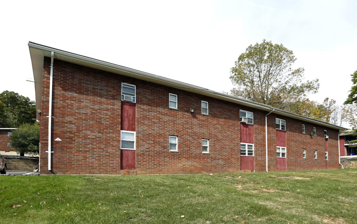 Malcolm Gardens in North Plainfield, NJ - Building Photo