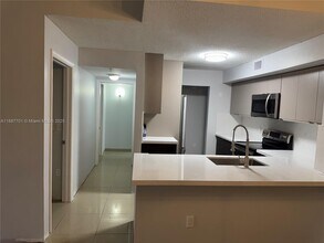 2051 Renaissance Blvd in Miramar, FL - Foto de edificio - Building Photo