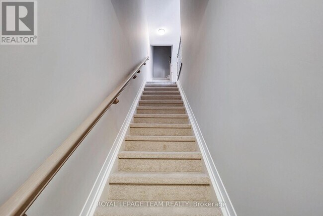 904 Parnian Private in Ottawa, ON - Building Photo - Building Photo