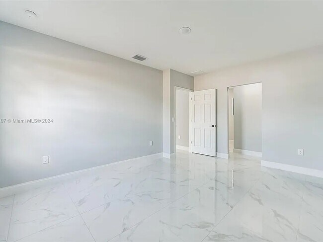 636 Eisenhower Blvd in Lehigh Acres, FL - Building Photo - Building Photo