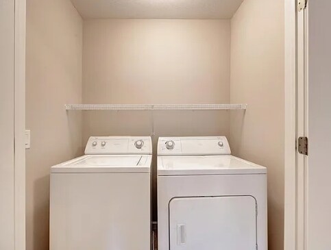 5725 W Monarch Ct in Bloomington, IN - Building Photo - Building Photo