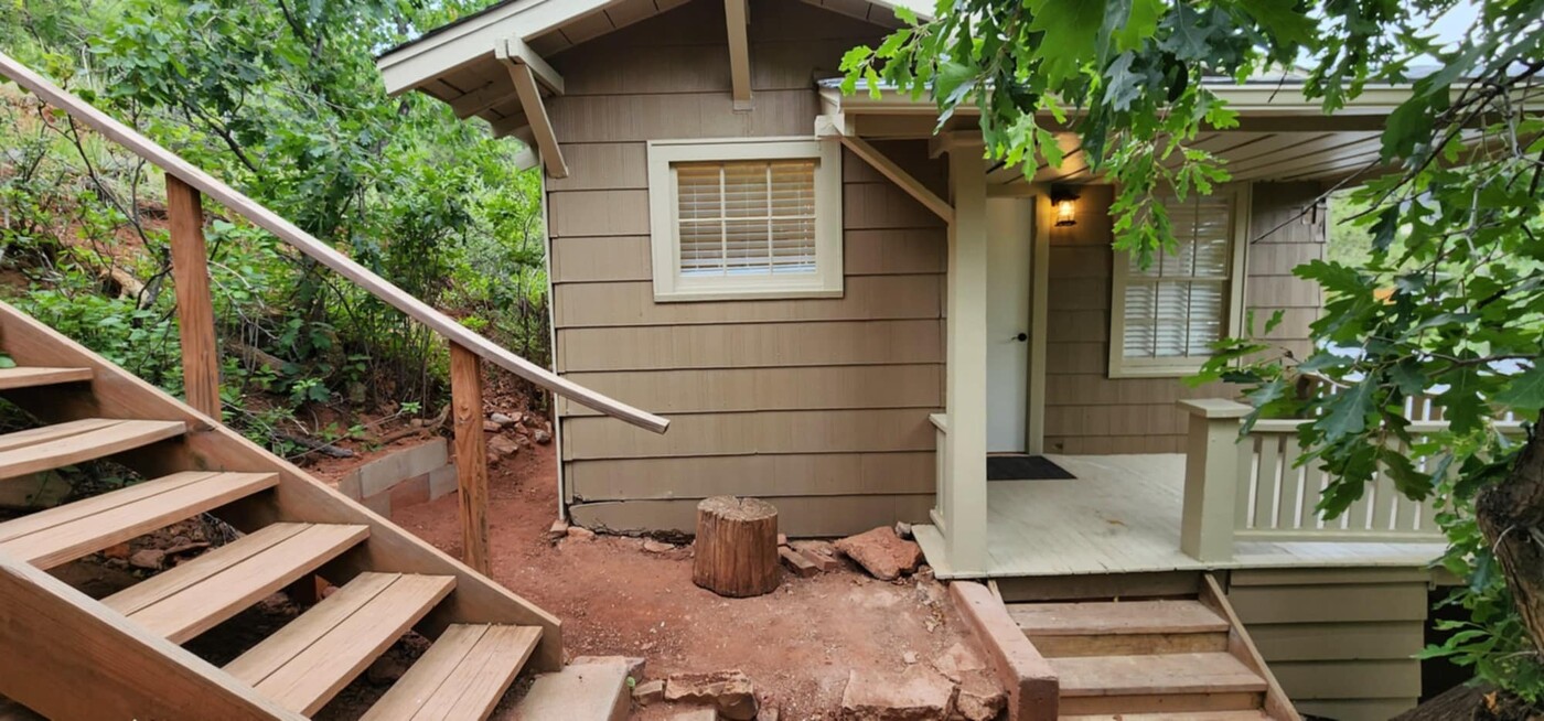 803 Shoshone Pl in Manitou Springs, CO - Building Photo