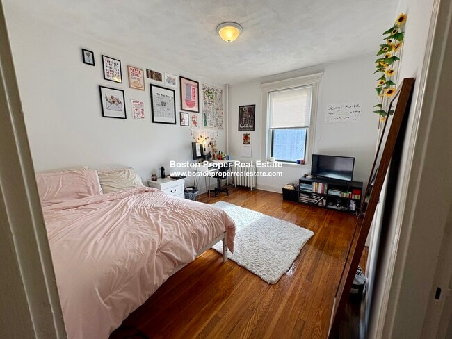 1111 Boylston St, Unit 41 in Boston, MA - Building Photo - Building Photo