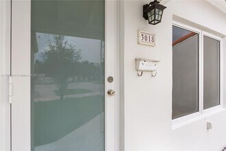 3018 Coconut Grove Dr in Coral Gables, FL - Foto de edificio - Building Photo