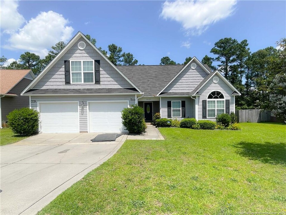 1621 Kershaw Loop in Fayetteville, NC - Building Photo