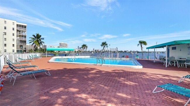 2905 Point E Dr in Aventura, FL - Building Photo - Building Photo