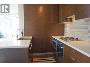 535 Smithe St in Vancouver, BC - Building Photo - Building Photo