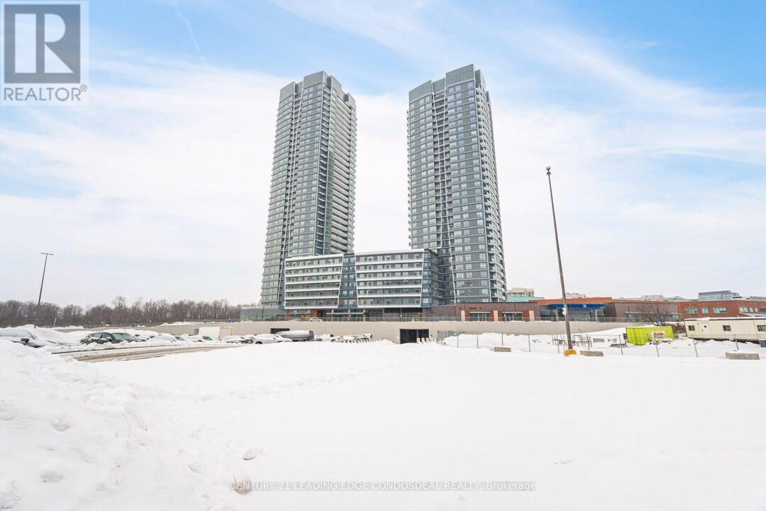 30-PH30 Upper Mall Wy in Vaughan, ON - Building Photo