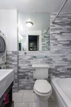 250 Mott St, Unit 7 in New York, NY - Foto de edificio - Building Photo