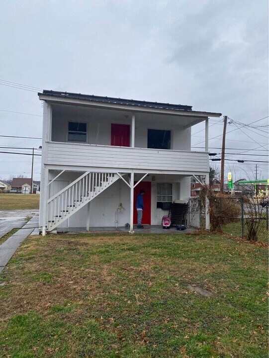 2138 9th Ave in Huntington, WV - Building Photo