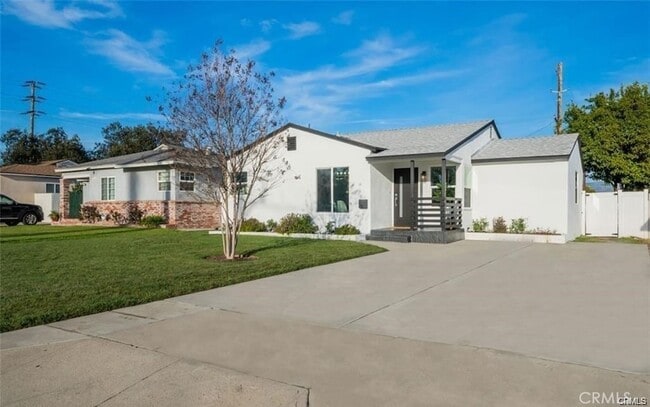 property at 1484 N Clybourn Ave