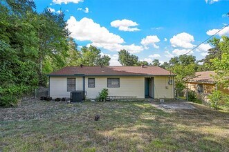 2557 Talco Dr in Dallas, TX - Building Photo - Building Photo