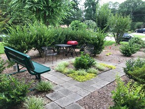 2657 Frontier Trl, Unit #2 in Chamblee, GA - Foto de edificio - Building Photo