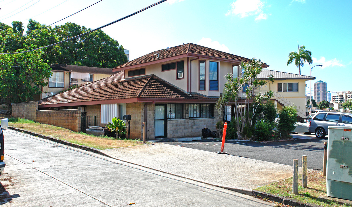 1601 Lusitana St in Honolulu, HI - Building Photo