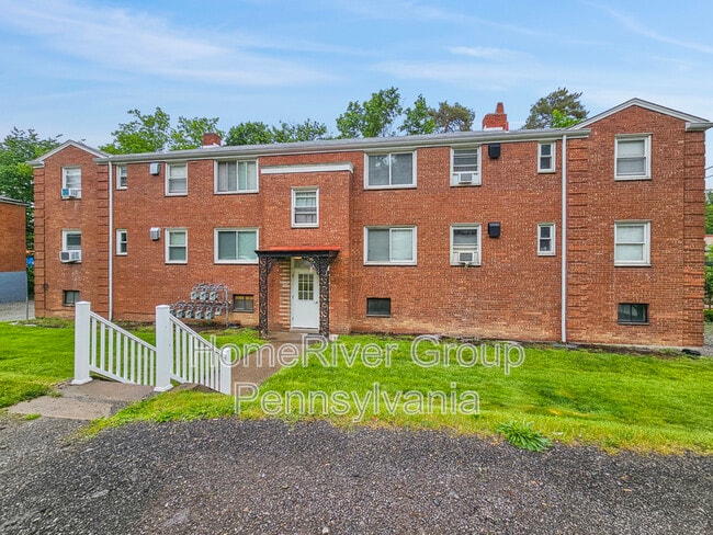 781 Cooke Dr in Pittsburgh, PA - Building Photo - Building Photo