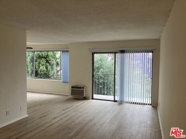 property at 7521 Hampton Ave
