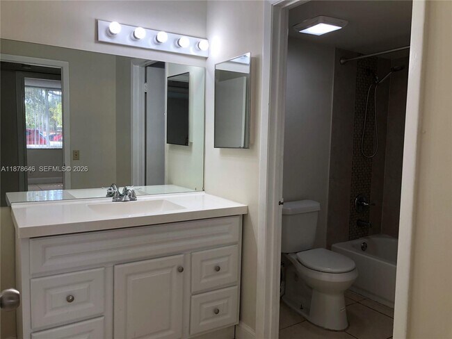 10757 Cleary Blvd, Unit 104 in Plantation, FL - Foto de edificio - Building Photo