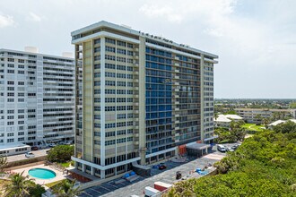 Cloister Del Mar in Boca Raton, FL - Building Photo - Building Photo