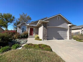 824 Fossilridge Dr in Manhattan, KS - Building Photo