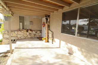 11649 Wakeman St in Whittier, CA - Foto de edificio - Building Photo