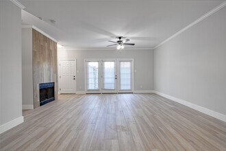 324 Wilcrest Dr in Houston, TX - Building Photo - Building Photo