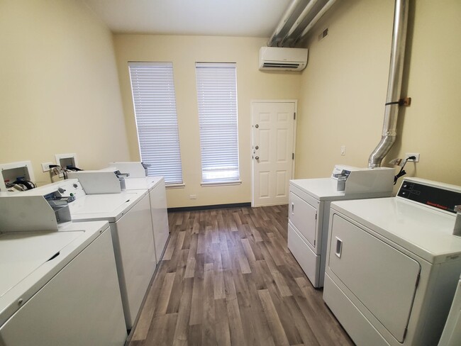 2236 N California Ave, Unit 3 in Chicago, IL - Building Photo - Building Photo