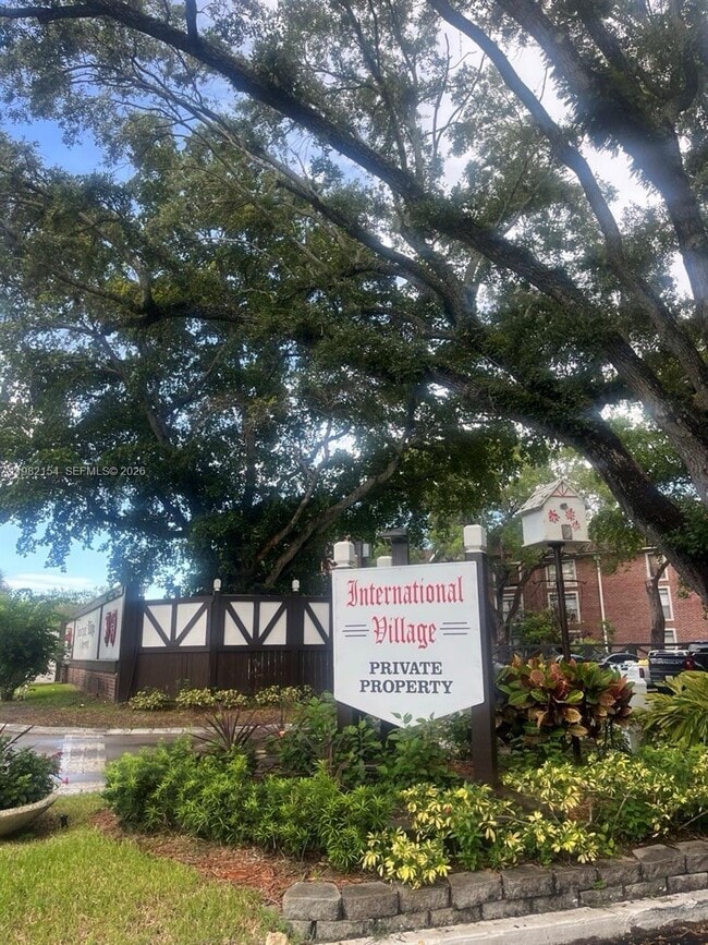 property at 3660 Inverrary Dr