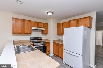 24 Sanford Dr in Bunker Hill, WV - Building Photo - Building Photo