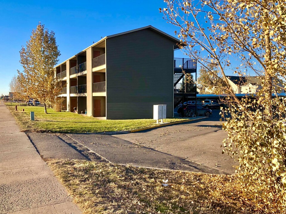 Ridge View Flats in Belgrade, MT - Foto de edificio