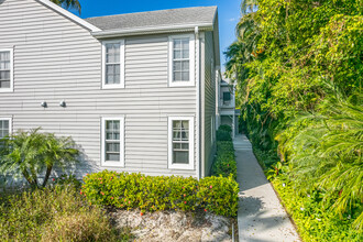 Beachwalk in Naples, FL - Foto de edificio - Building Photo