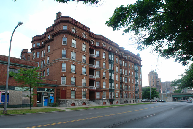 Snowdon Apartments in Syracuse, NY - Building Photo - Building Photo