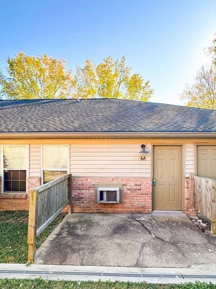 100 Ballygar St, Unit M in Clarksville, TN - Building Photo - Building Photo