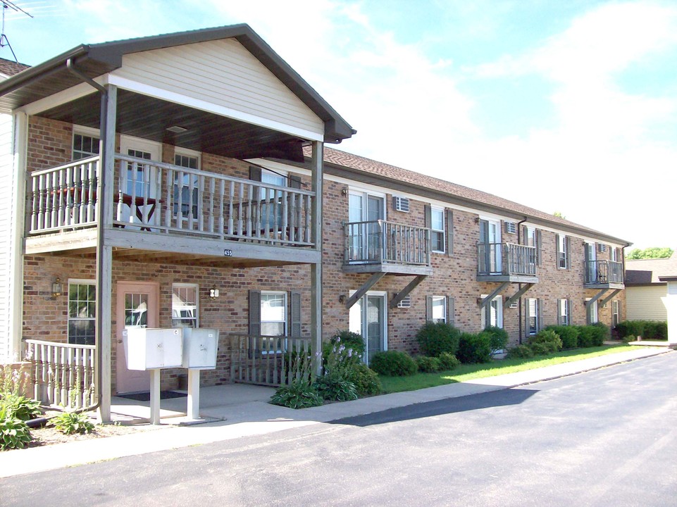 Winsor Place in Oshkosh, WI - Building Photo