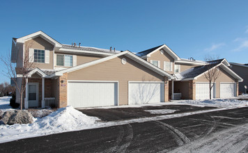 Boulder Ridge Townhomes in Shakopee, MN - Building Photo - Building Photo