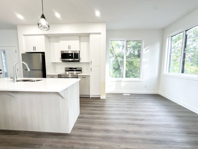 2439-2426 26 Ave NW in Calgary, AB - Building Photo - Building Photo