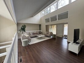 192 Kings Row NE in Marietta, GA - Building Photo