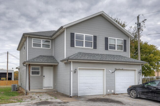 717 N Walker St in Webb City, MO - Building Photo - Building Photo