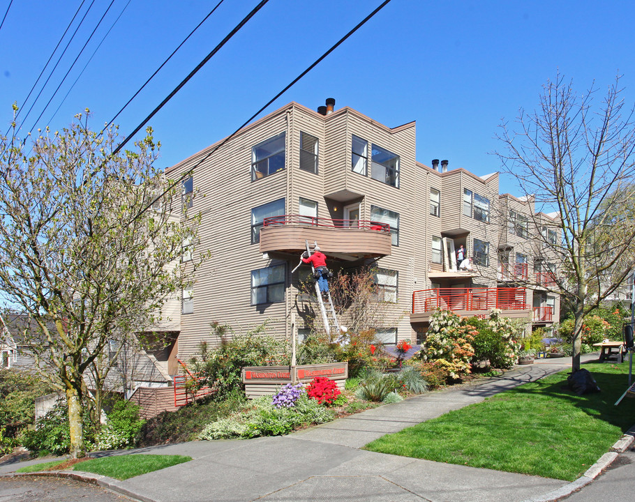 Washington Court in Seattle, WA - Building Photo