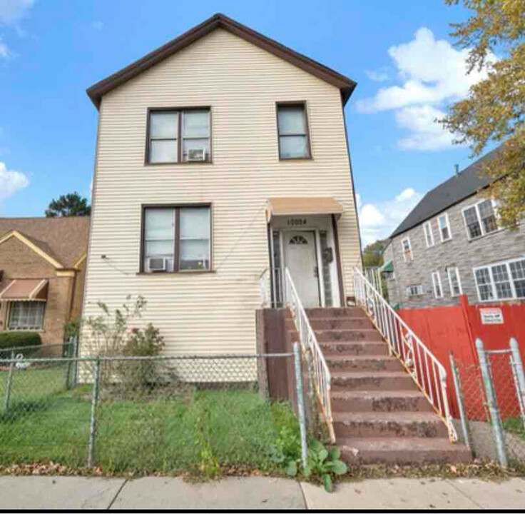 10024 S Ave M in Chicago, IL - Building Photo