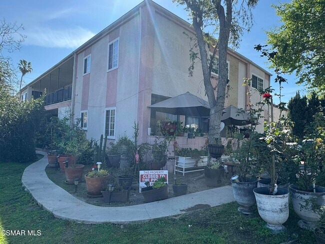 4958 Riverton Ave, Unit 6 in Los Angeles, CA - Building Photo - Building Photo