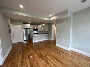 77 Pearl St, Unit 71-2 in Somerville, MA - Foto de edificio - Building Photo