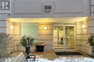 300 Balliol St in Toronto, ON - Building Photo - Building Photo