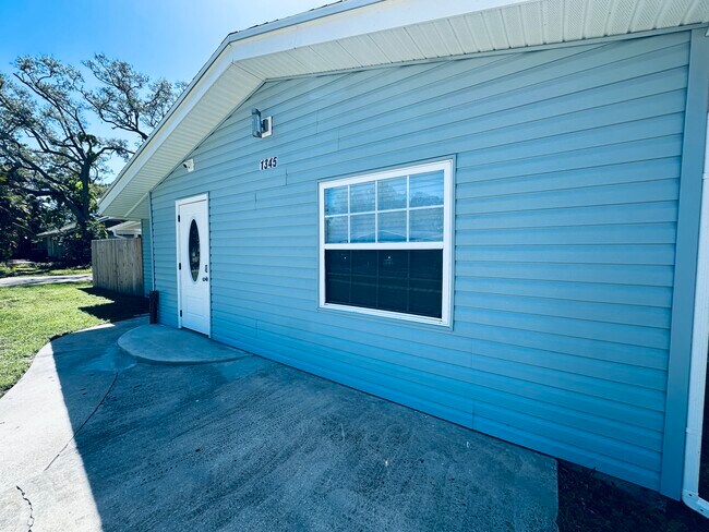 1345 Union St in Clearwater, FL - Building Photo - Building Photo